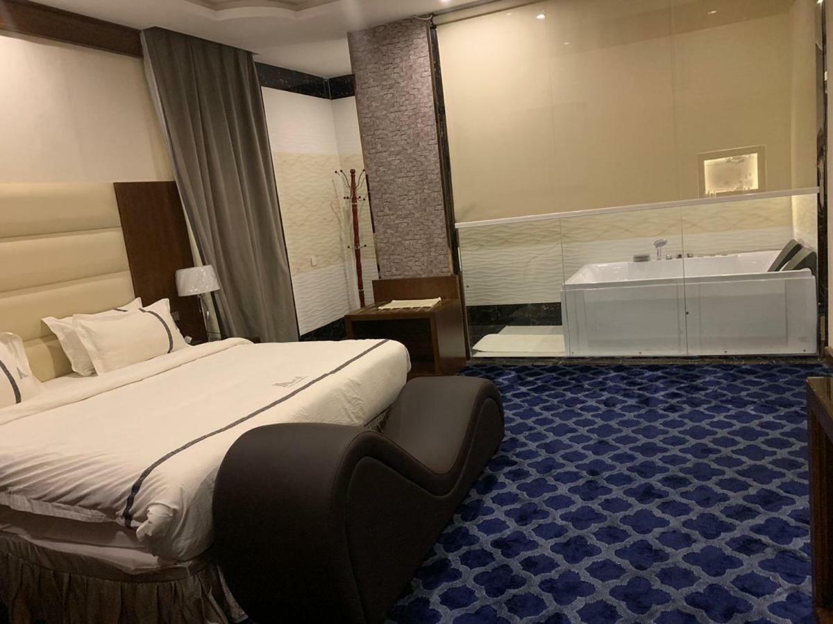 Aral Hotel Apartments Tabuk Eksteriør billede